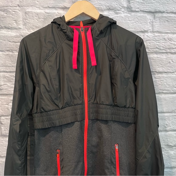 The North Face Women’s Medium Grey & Pink Sanctuary Wind Breaker Jacket - Picture 4 of 12